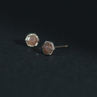 【1点物】K10 ナチュラルダイヤモンド ピンク ヘキサゴンカット ミル ピアス