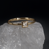 K10 ダイヤモンド0.1ct プリンセスカット 覆輪 リング