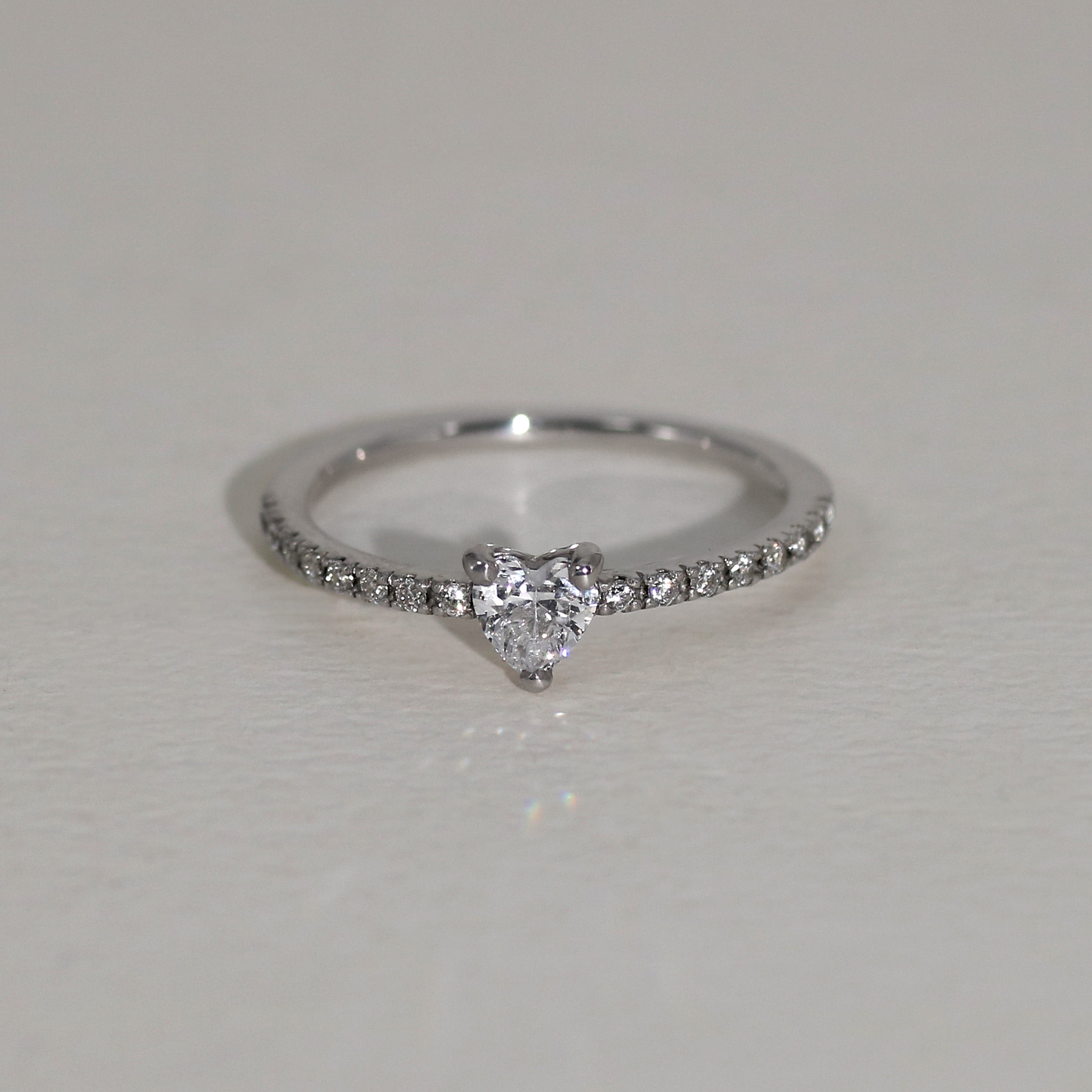 PT900 ダイヤモンド0.3ct ハートカット エタニティ リング – anybelle