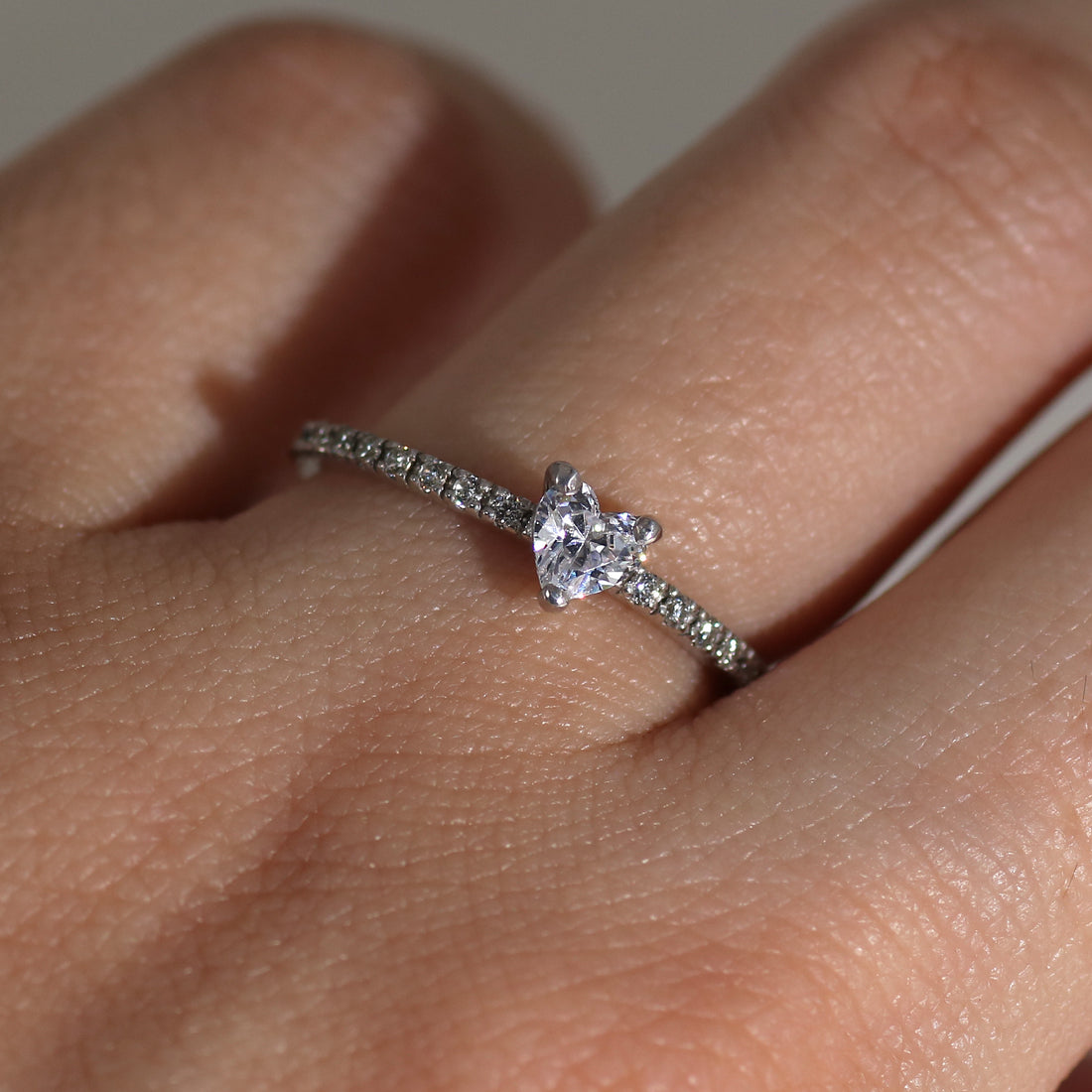 PT900 ダイヤモンド0.3ct ハートカット エタニティ リング