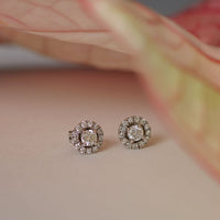 PT900 計0.3ctダイヤモンド ヘイロー ピアス