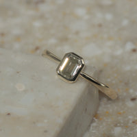 【1点物】K10 ナチュラルダイヤモンド エメラルドカット 覆輪 リング