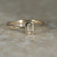 【1点物】K10 ナチュラルダイヤモンド エメラルドカット 覆輪 リング