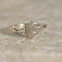 【1点物】K10 ナチュラルダイヤモンド ヘキサゴンカット サイドメレ リング