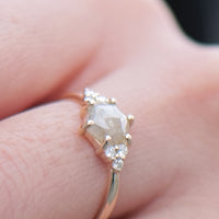 【1点物】K10 ナチュラルダイヤモンド ヘキサゴンカット サイドメレ リング