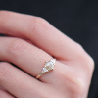 【1点物】K10 ナチュラルダイヤモンド ヘキサゴンカット サイドメレ リング