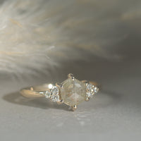 【1点物】K10 ナチュラルダイヤモンド ヘキサゴンカット サイドメレ リング