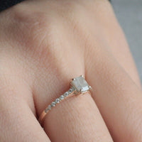 【1点物】K10 ナチュラルダイヤモンド エメラルドカット サイドメレ リング