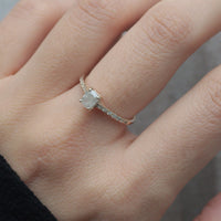 【1点物】K10 ナチュラルダイヤモンド エメラルドカット サイドメレ リング