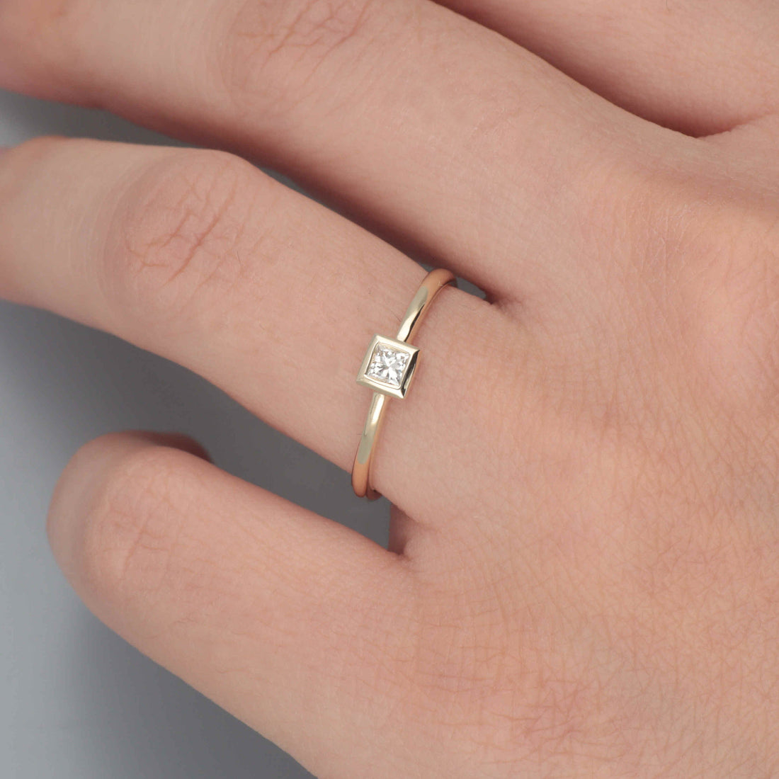 K10 ダイヤモンド0.1ct プリンセスカット 覆輪 リング