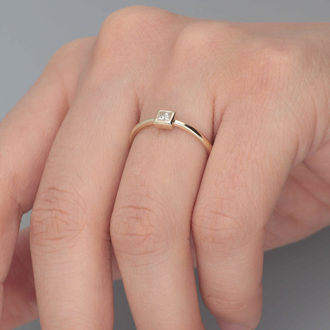 K10 ダイヤモンド0.1ct プリンセスカット 覆輪 リング