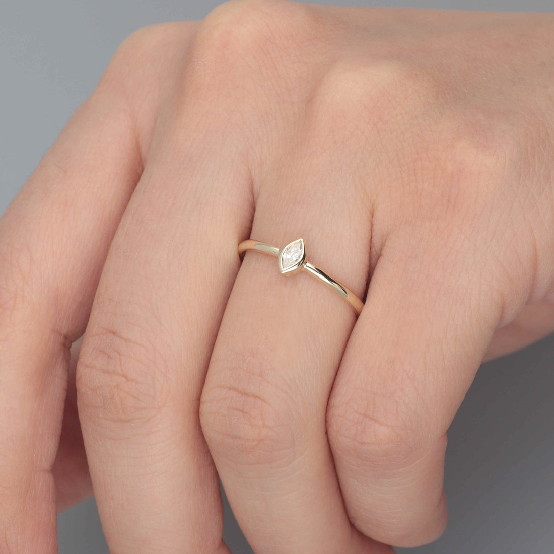 K10 ダイヤモンド0.1ct マーキスカット 覆輪 リング