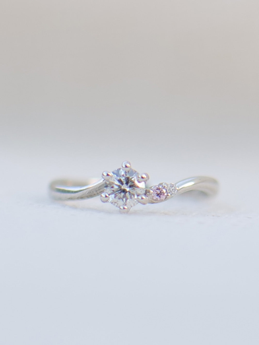 【1点物】PT900 ダイヤモンド0.35ct サイドピンクダイヤモンド リング