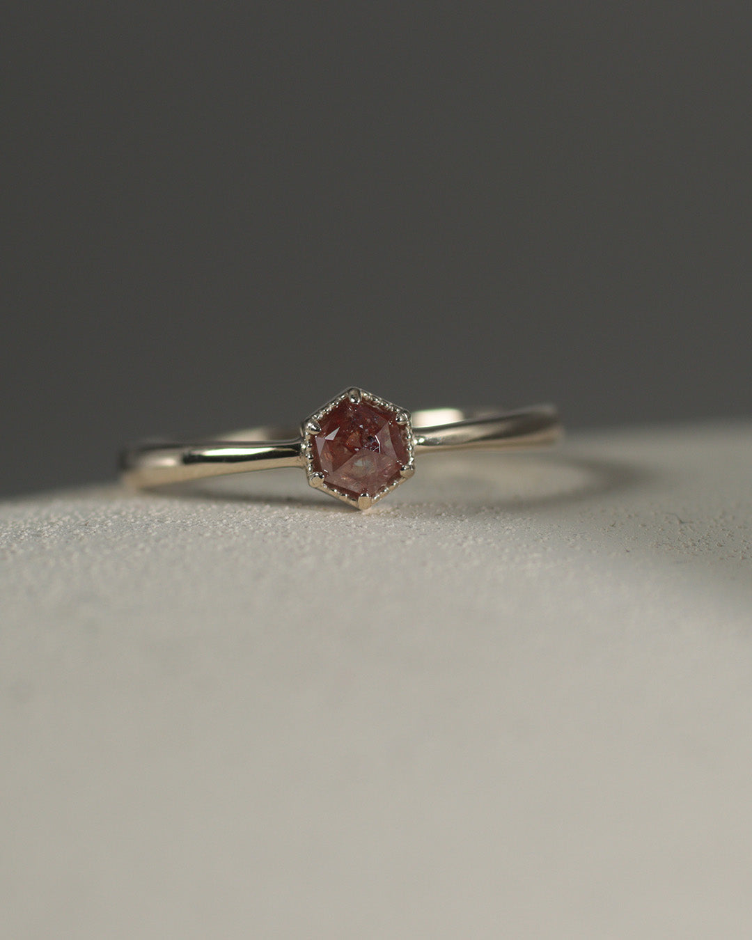 【1点物】K10 ナチュラルダイヤモンド レッド ヘキサゴンカット ミル リング