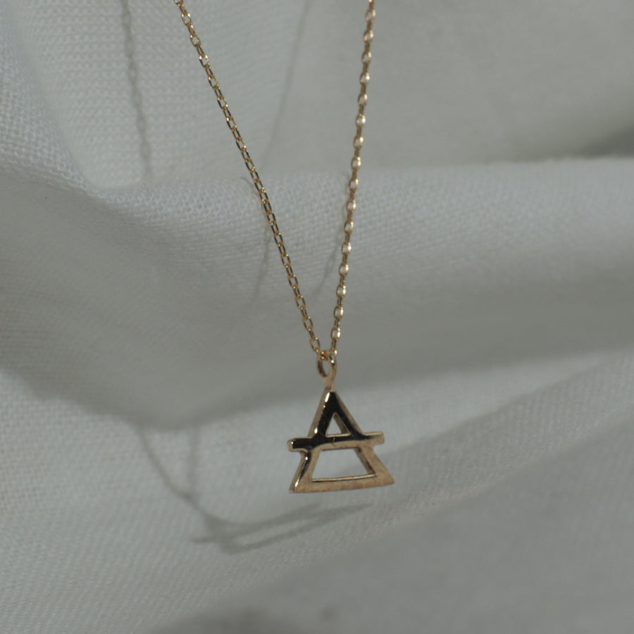 K10 アニーベル ロゴ ネックレス