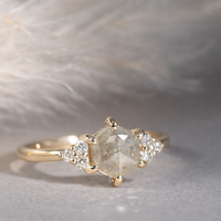 【1点物】K10 ナチュラルダイヤモンド ヘキサゴンカット サイドメレ リング