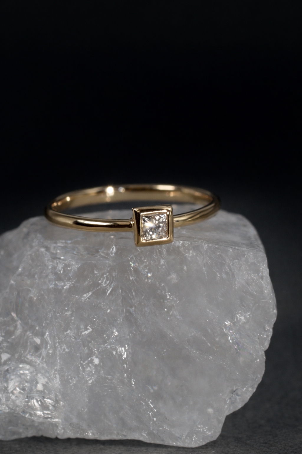 K10 ダイヤモンド0.1ct プリンセスカット 覆輪 リング
