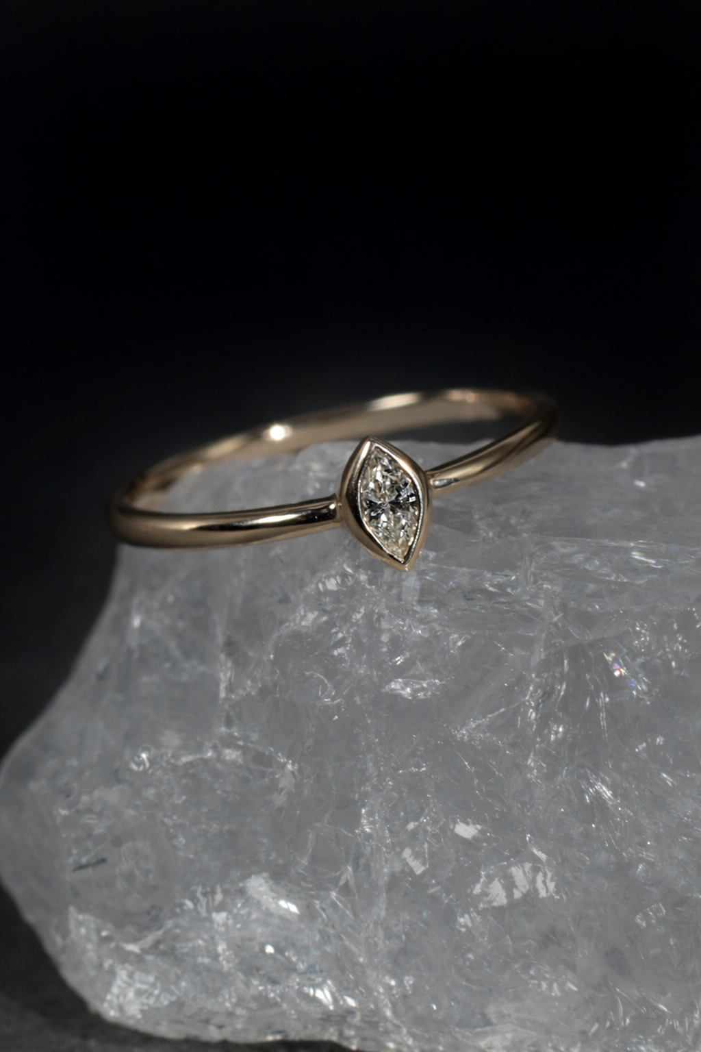 K10 ダイヤモンド0.1ct マーキスカット 覆輪 リング