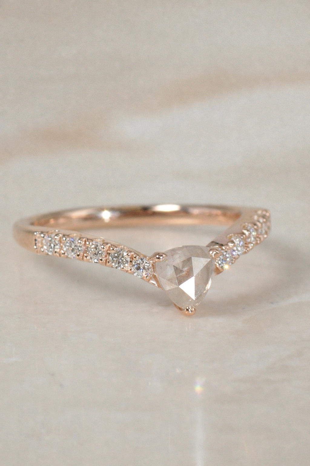 【1点物】K10 ナチュラルダイヤモンド トライアングルカット サイドメレ リング