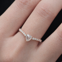 【1点物】K10 ナチュラルダイヤモンド トライアングルカット サイドメレ リング