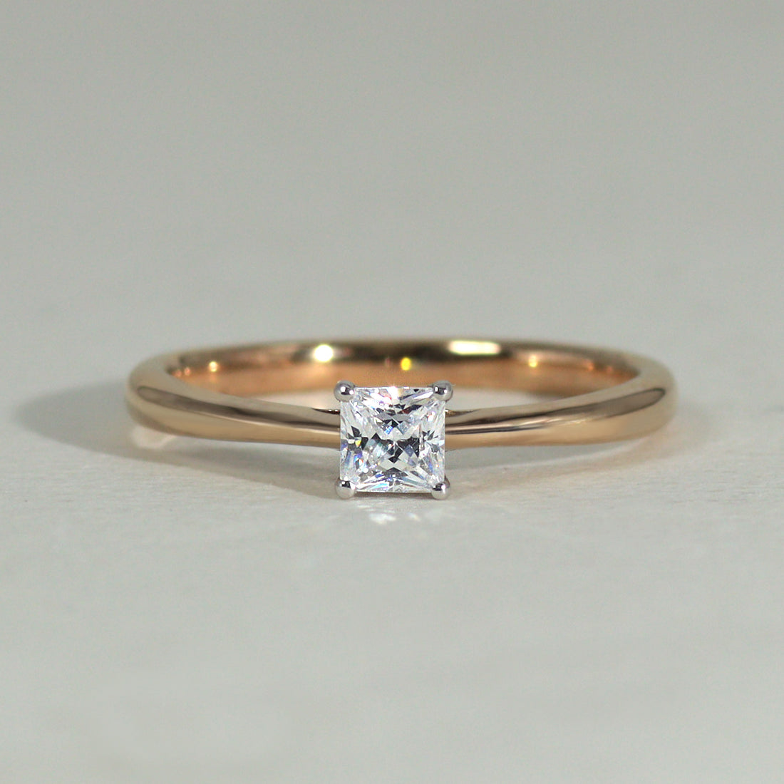 K18 ダイヤモンド0.3ct プリンセスカット リング