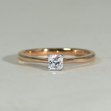K18 ダイヤモンド0.3ct プリンセスカット リング