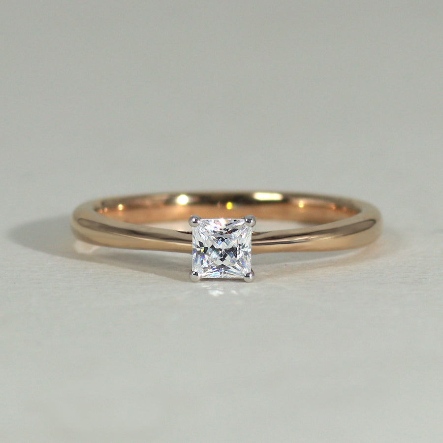 K18 ダイヤモンド0.3ct プリンセスカット リング