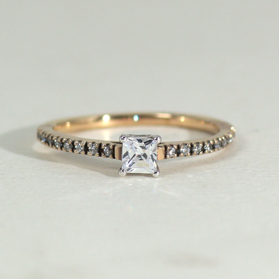 K18 ダイヤモンド0.3ct プリンセスカット エタニティ リング