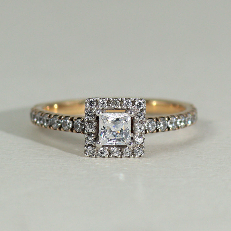 K18 ダイヤモンド0.3ct プリンセスカット ヘイロー リング
