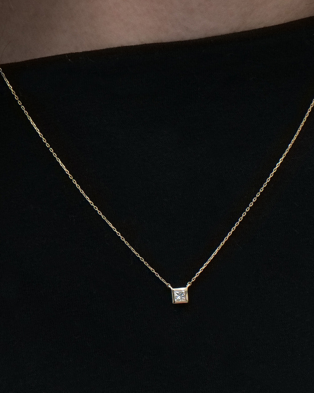 K10 ダイヤモンド 0.1ct プリンセスカット 覆輪 ネックレス