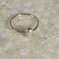 【1点物】K10 ナチュラルダイヤモンド エメラルドカット 覆輪 リング