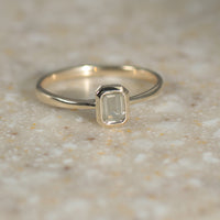 【1点物】K10 ナチュラルダイヤモンド エメラルドカット 覆輪 リング