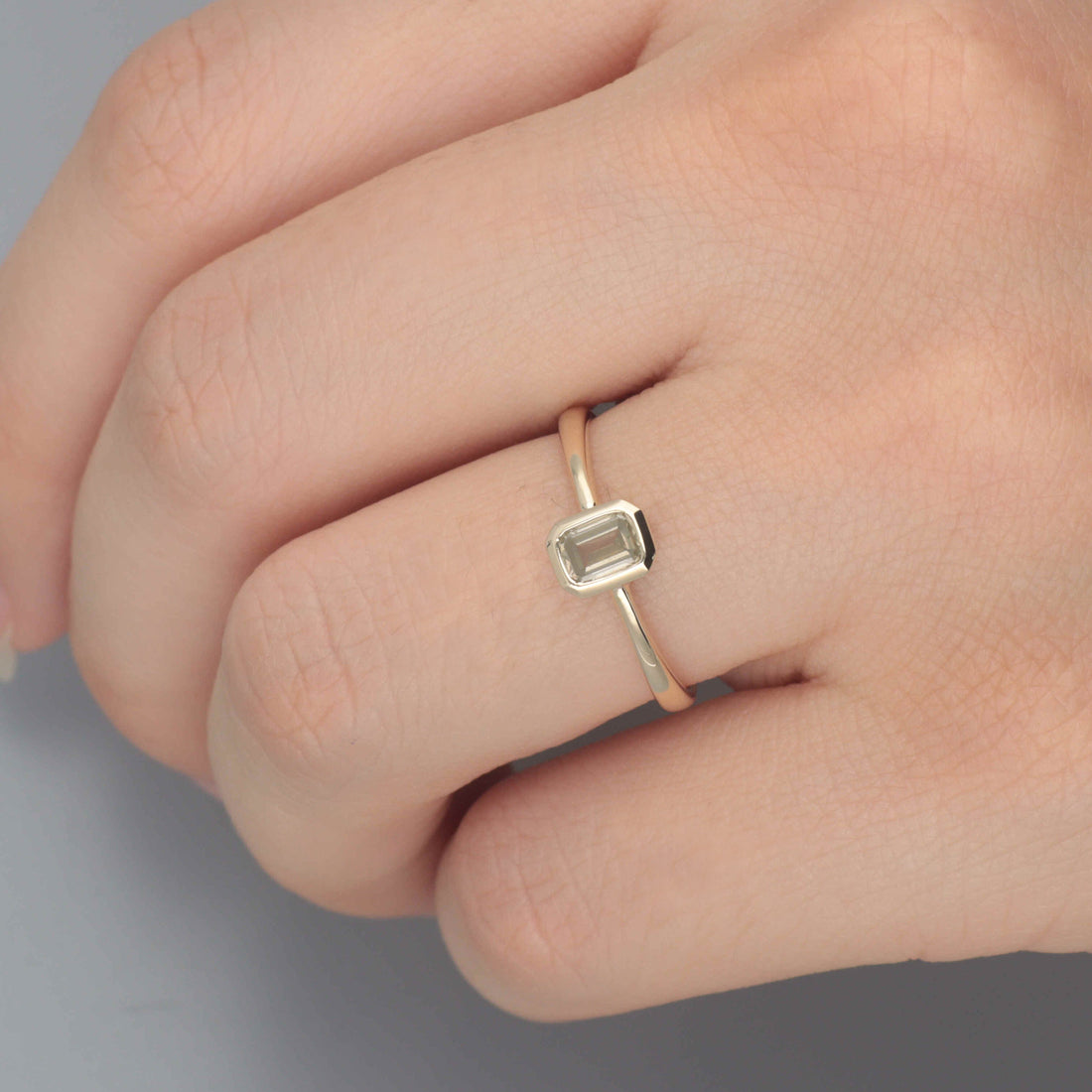 【1点物】K10 ナチュラルダイヤモンド エメラルドカット 覆輪 リング