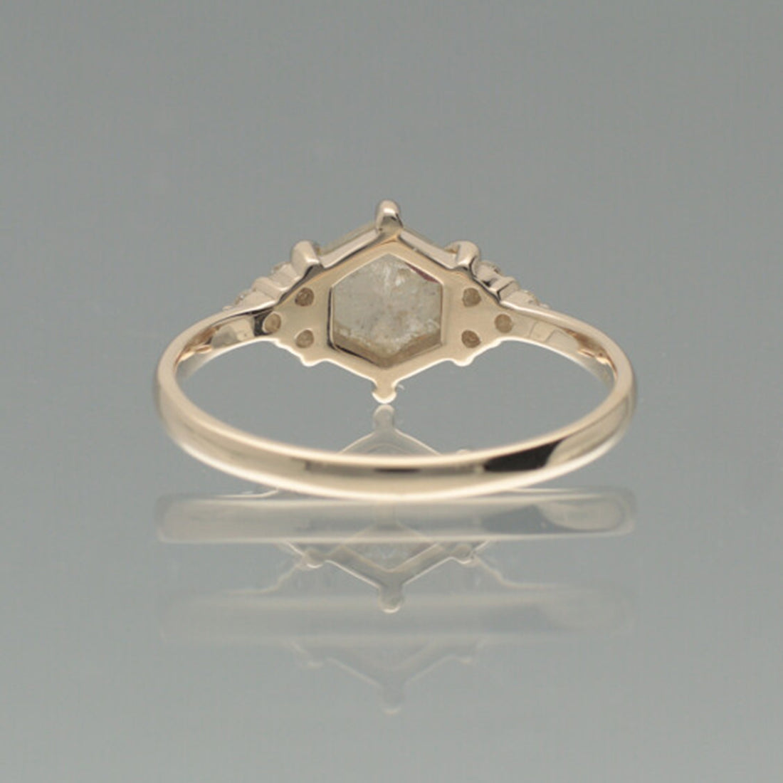 【1点物】K10 ナチュラルダイヤモンド ヘキサゴンカット サイドメレ リング