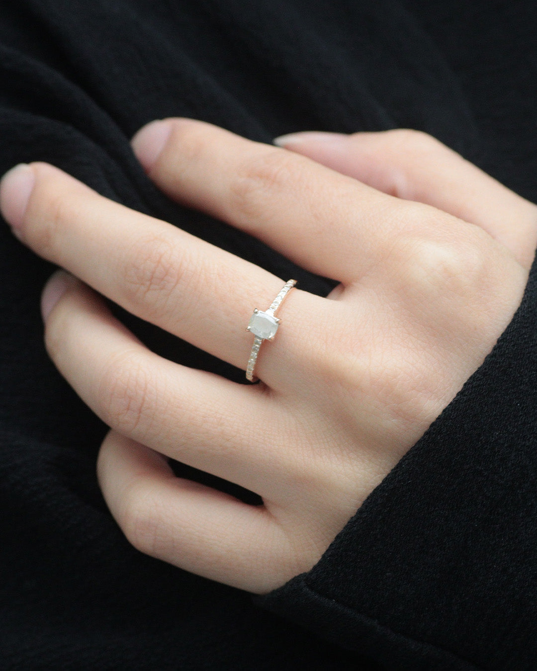 【1点物】K10 ナチュラルダイヤモンド エメラルドカット サイドメレ リング