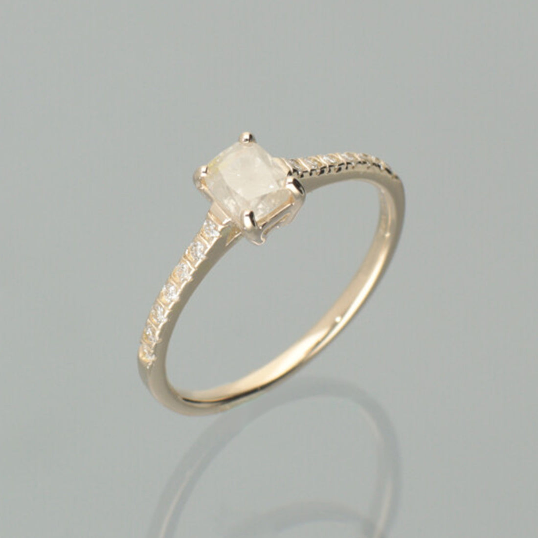 【1点物】K10 ナチュラルダイヤモンド エメラルドカット サイドメレ リング