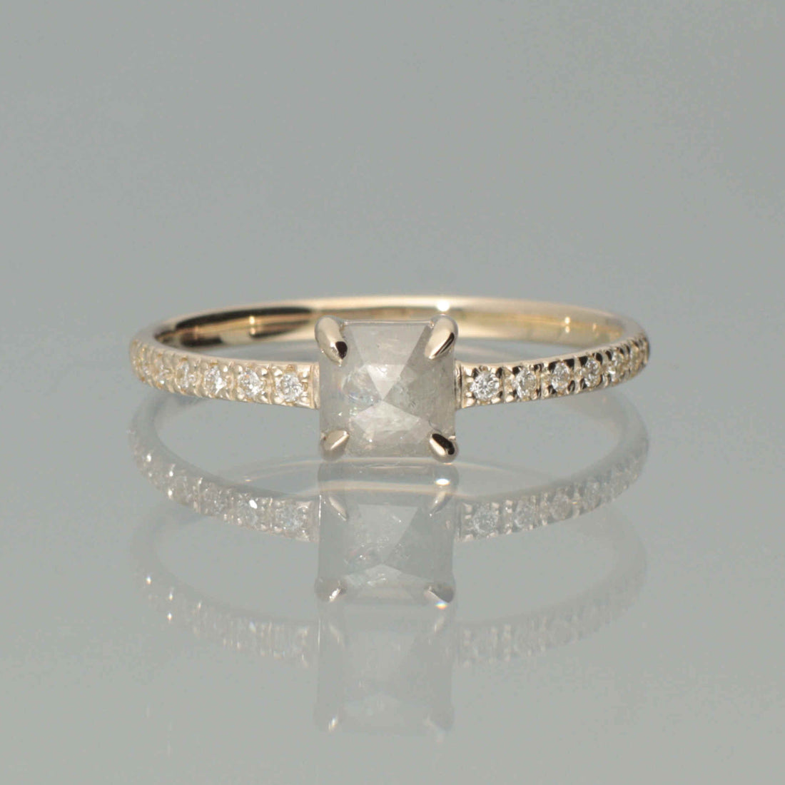 【1点物】K10 ナチュラルダイヤモンド シュガーローフカット サイドメレ リング