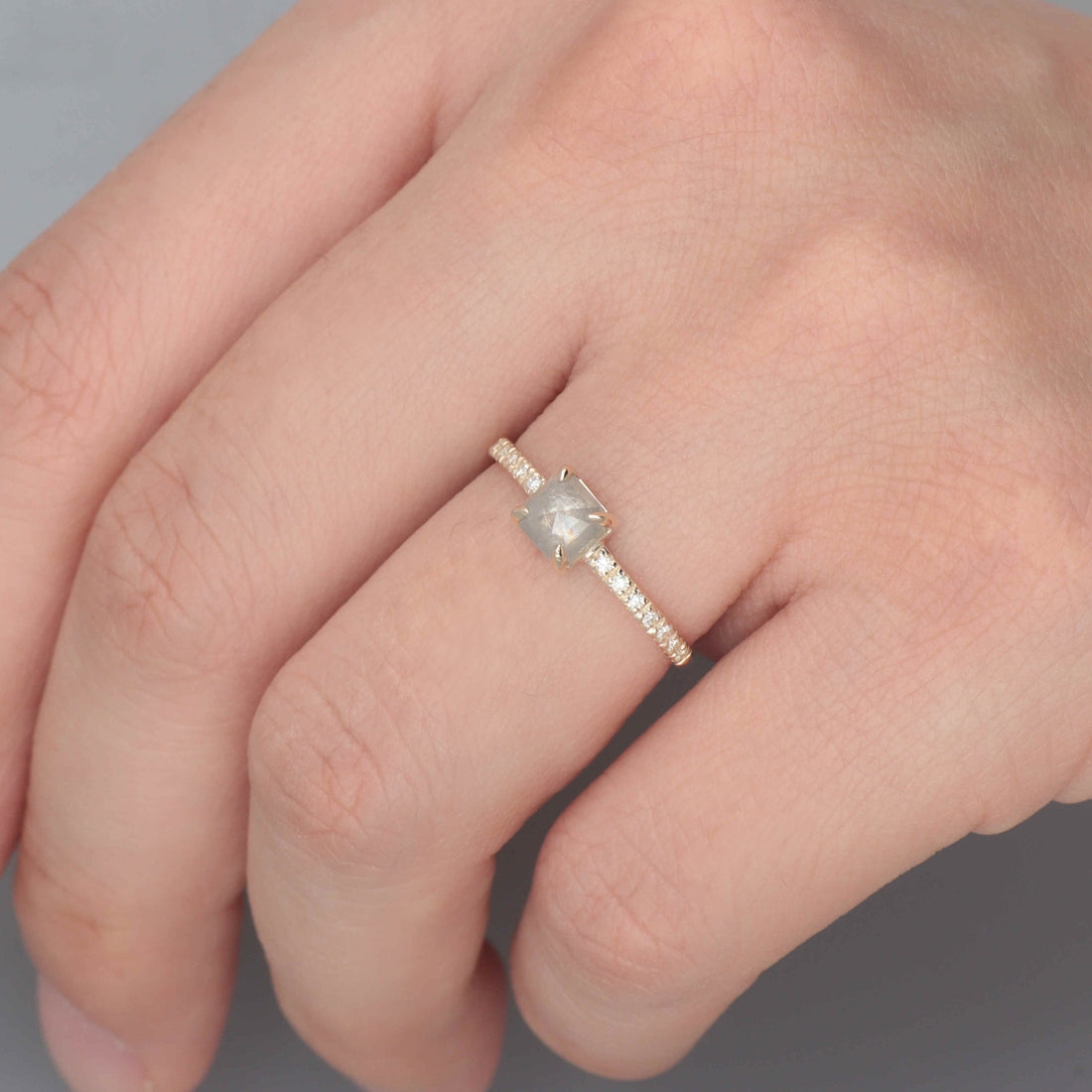 【1点物】K10 ナチュラルダイヤモンド シュガーローフカット サイドメレ リング