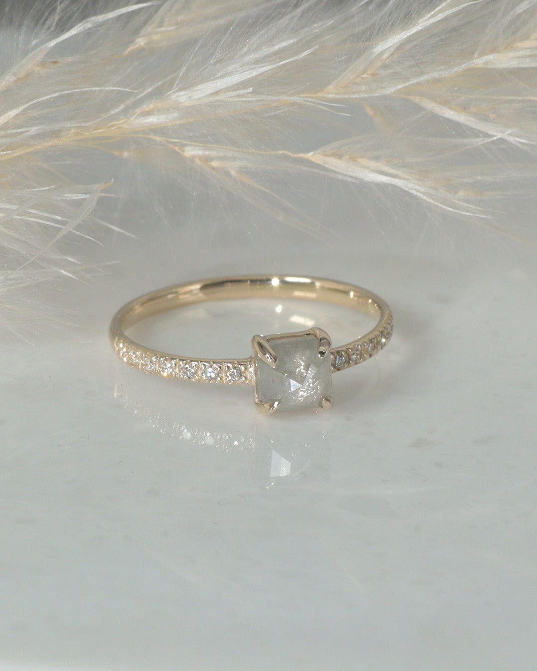 【1点物】K10 ナチュラルダイヤモンド シュガーローフカット サイドメレ リング