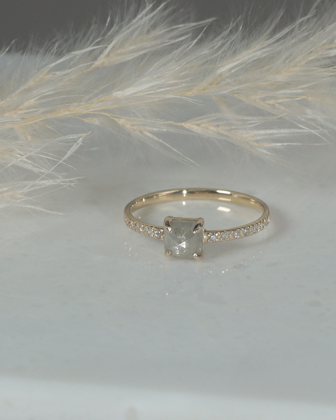 【1点物】K10 ナチュラルダイヤモンド シュガーローフカット サイドメレ リング