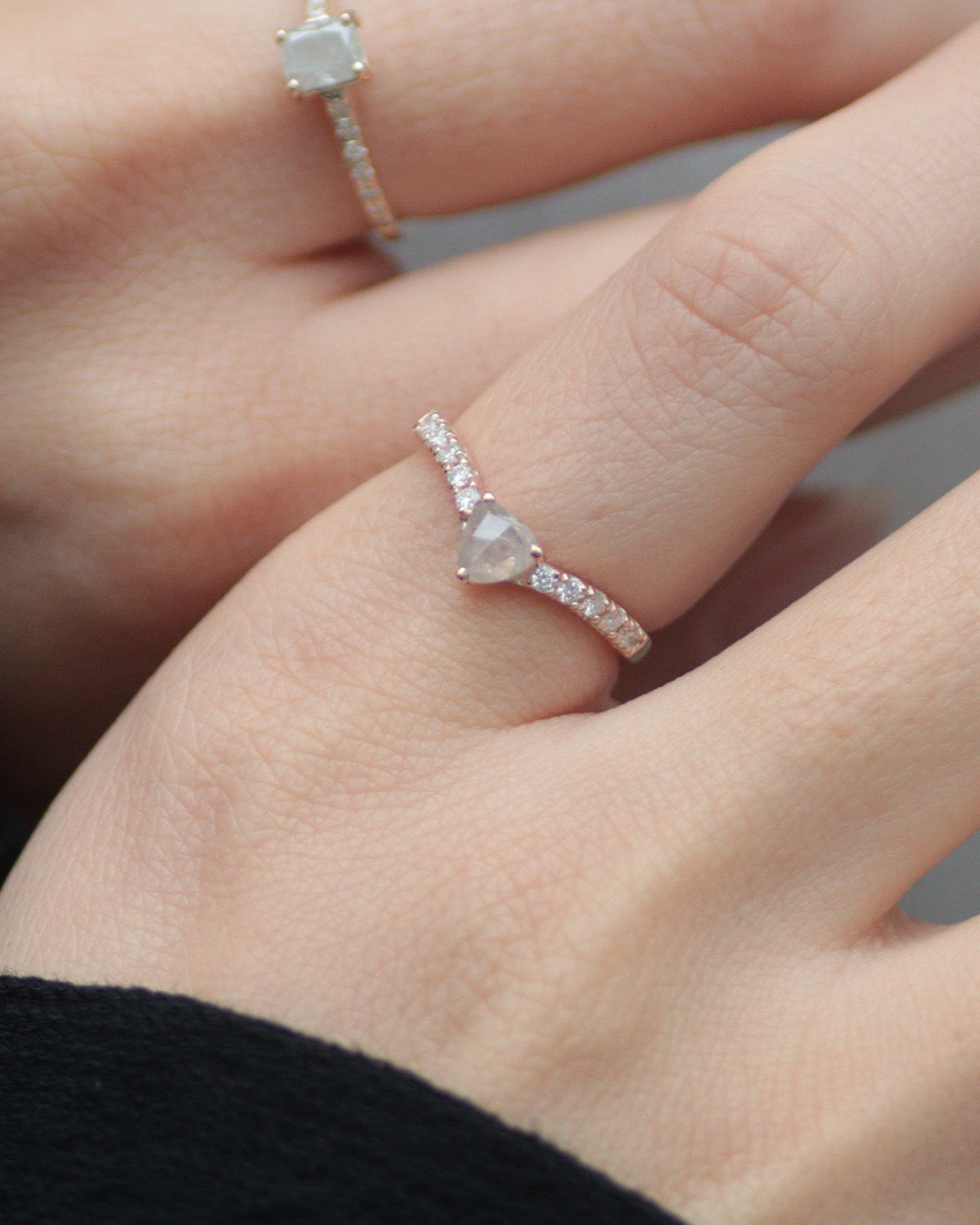 【1点物】K10 ナチュラルダイヤモンド トライアングルカット サイドメレ リング