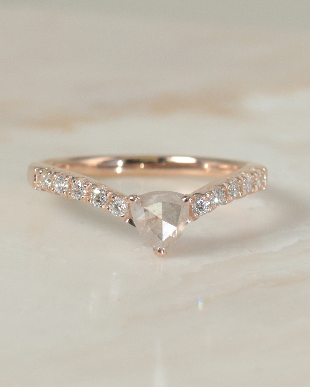 【1点物】K10 ナチュラルダイヤモンド トライアングルカット サイドメレ リング