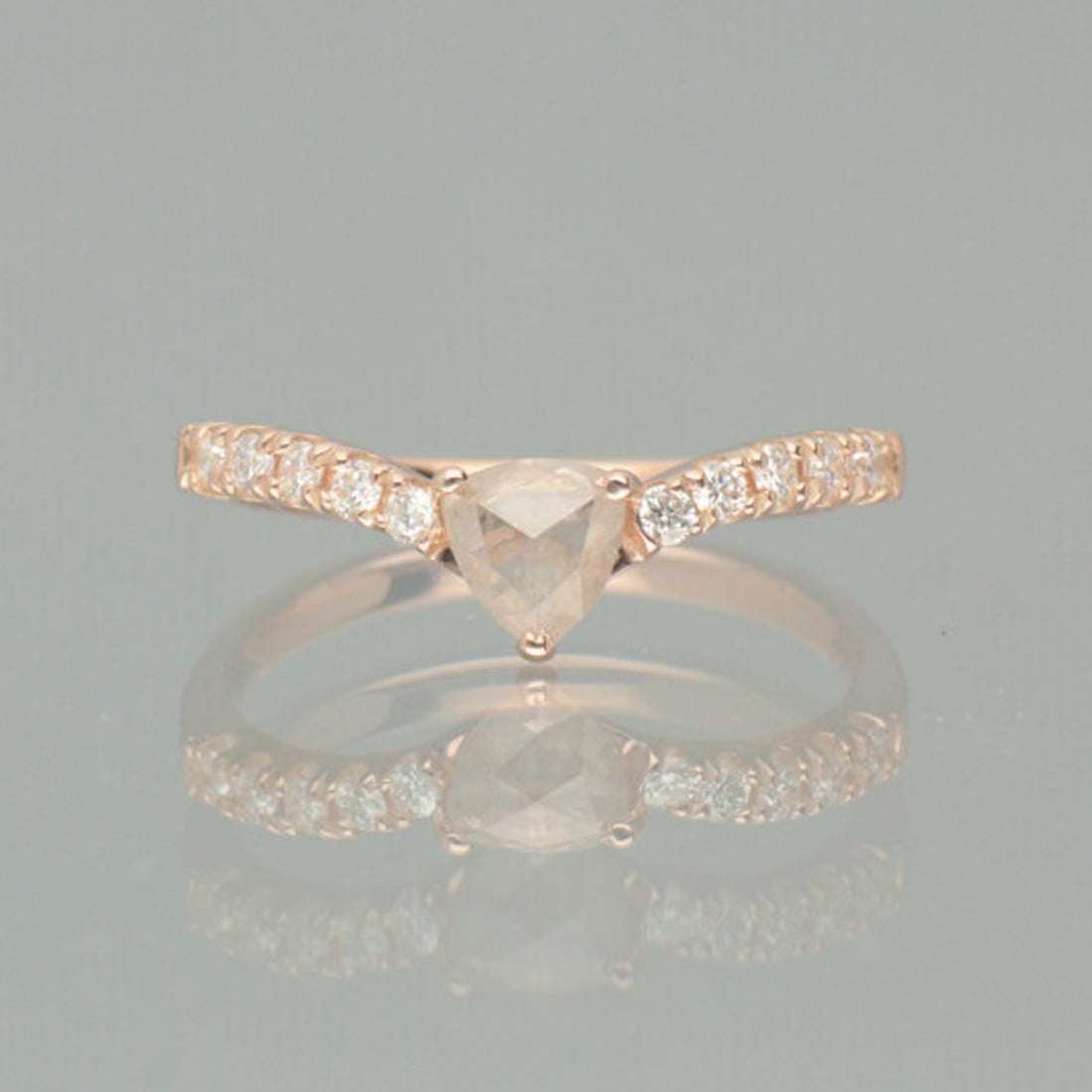 【1点物】K10 ナチュラルダイヤモンド トライアングルカット サイドメレ リング