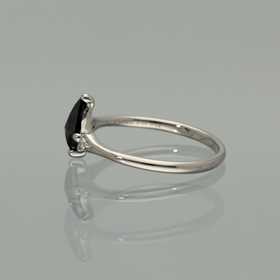 【1点物】PT900 ナチュラルダイヤモンド0.44ct ペッパーカイトカット サイドメレ リング