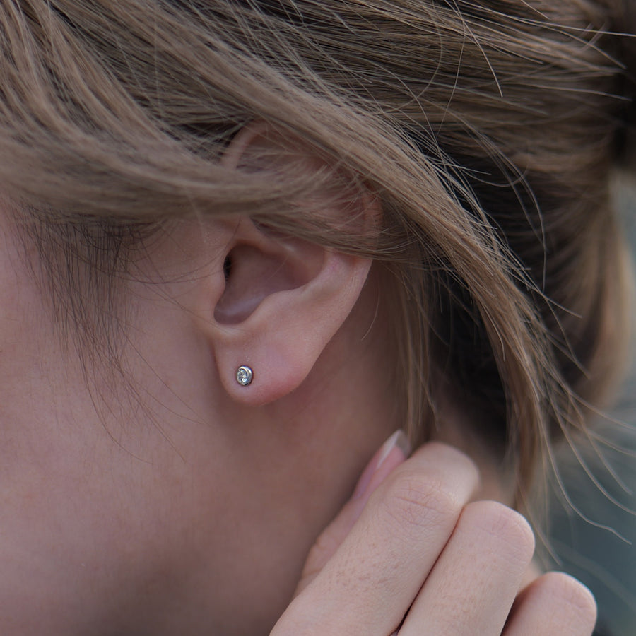 PT900 計0.2ct ダイヤモンド 覆輪 ピアス