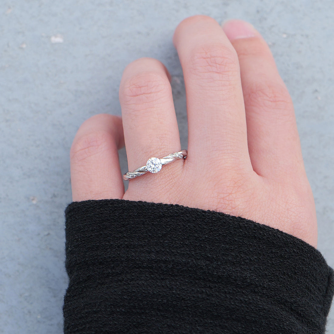 PT900 ダイヤモンド 0.3ct ツイストデザイン リング