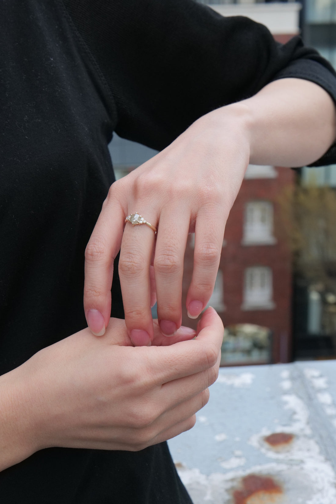 【1点物】K10 ナチュラルダイヤモンド ヘキサゴンカット サイドメレ リング